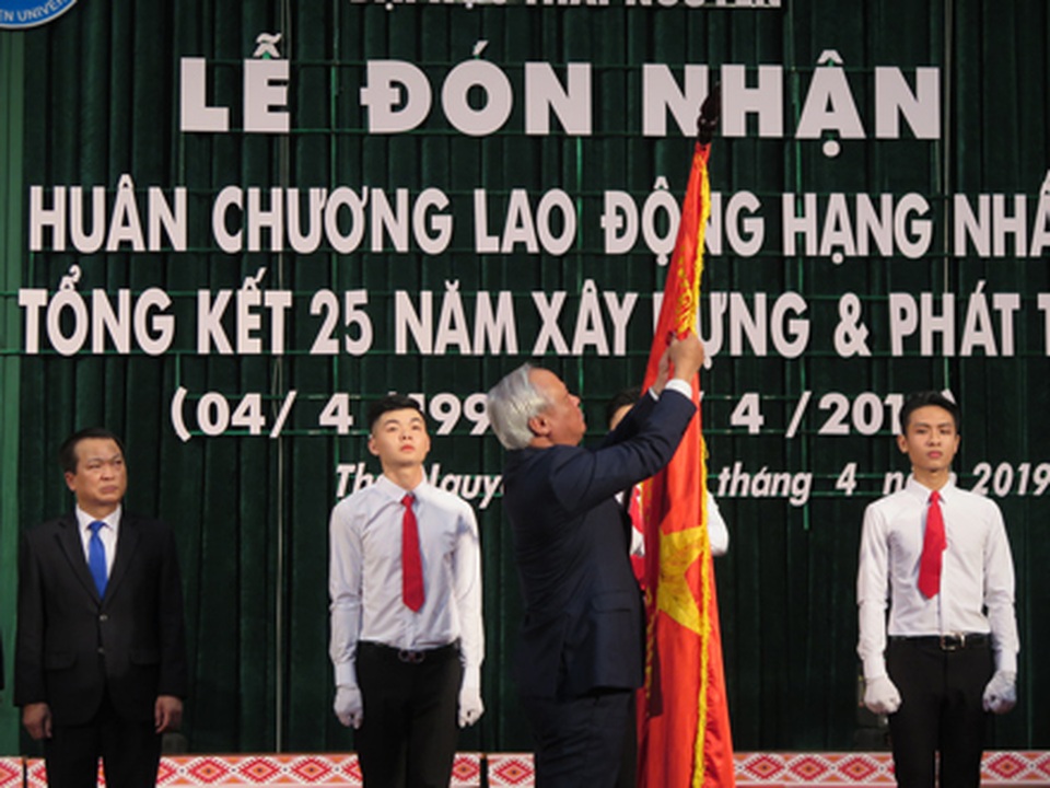 Đại học Thái Nguyên đón nhận Huân chương lao động hạng Nhất - 1 Đại học Thái Nguyên đón nhận Huân chương lao động hạng Nhất - 1