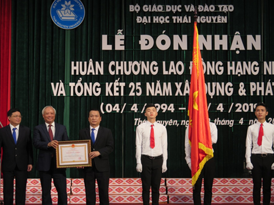 Đại học Thái Nguyên đón nhận Huân chương lao động hạng Nhất - 2 Đại học Thái Nguyên đón nhận Huân chương lao động hạng Nhất - 2
