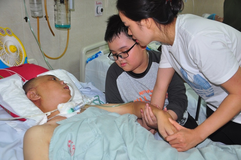 Đột nhiên bị chảy máu não, tính mạng người bố trẻ nguy kịch trong tiếng gọi thảm thiết của con - 6 Đột nhiên bị chảy máu não, tính mạng người bố trẻ nguy kịch trong tiếng gọi thảm thiết của con - 6