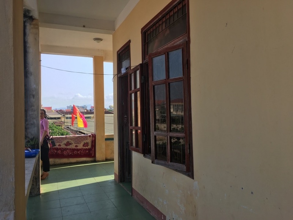 Nữ sinh lớp 11 tự sinh con trong ký túc xá, giấu sọt rác: Không có ý định vứt bỏ con - 3 Nữ sinh lớp 11 tự sinh con trong ký túc xá, giấu sọt rác: Không có ý định vứt bỏ con - 3