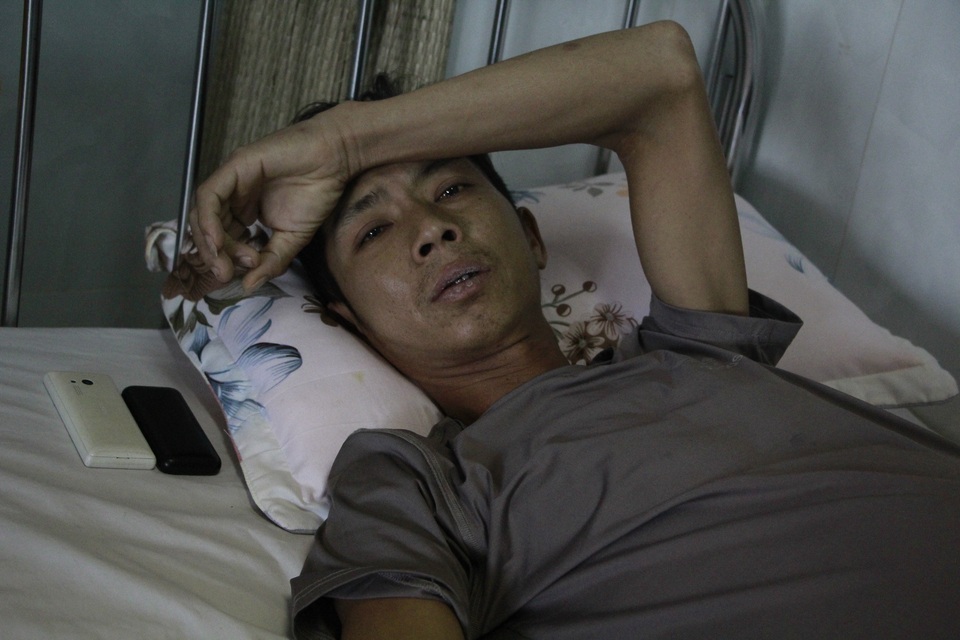 Cha nghèo mắc ung thư khóc nghẹn lo 3 con thơ không được đến trường - 5 Cha nghèo mắc ung thư khóc nghẹn lo 3 con thơ không được đến trường - 5