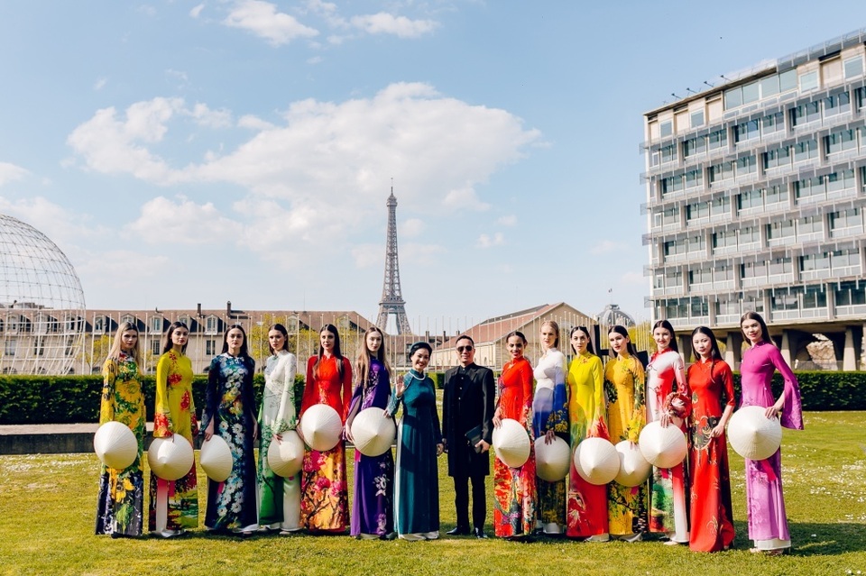 Chuyện xúc động về người mẫu gốc Việt tại Paris qua lời kể đạo diễn Quang Tú - 5 Chuyện xúc động về người mẫu gốc Việt tại Paris qua lời kể đạo diễn Quang Tú - 5