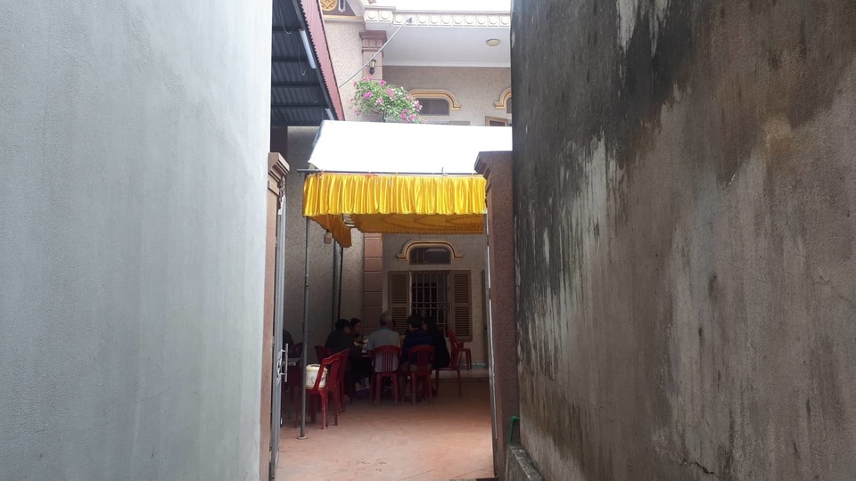 Nữ nhân viên ngân hàng điện thoại cầu cứu bố trước khi bị sát hại - 1 Nữ nhân viên ngân hàng điện thoại cầu cứu bố trước khi bị sát hại - 1