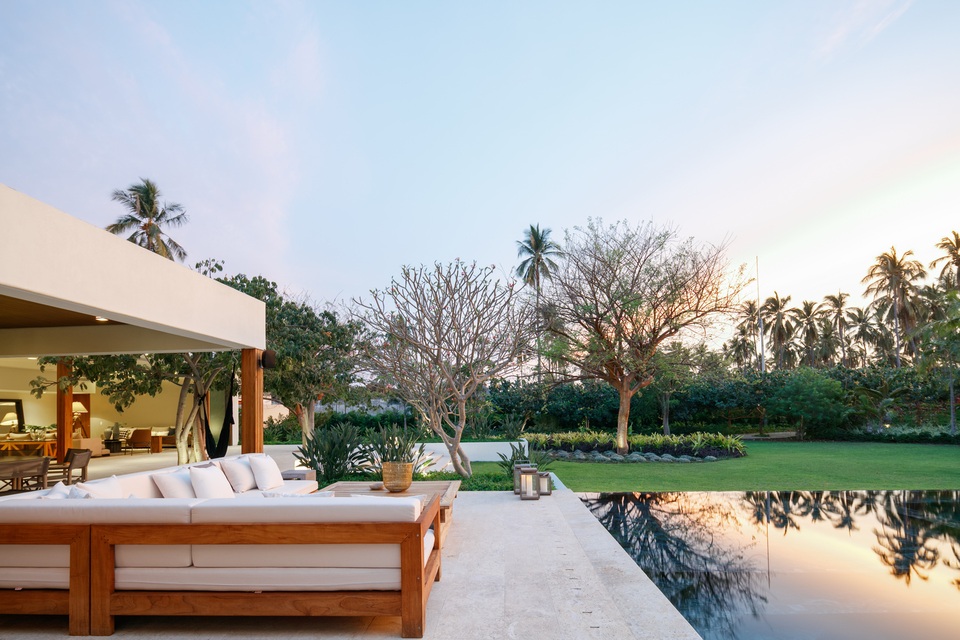 Chiêm ngưỡng dinh thự độc đáo sở hữu cả “ốc đảo” ngay giữa nhà - 4 Chiêm ngưỡng dinh thự độc đáo sở hữu cả “ốc đảo” ngay giữa nhà - 4