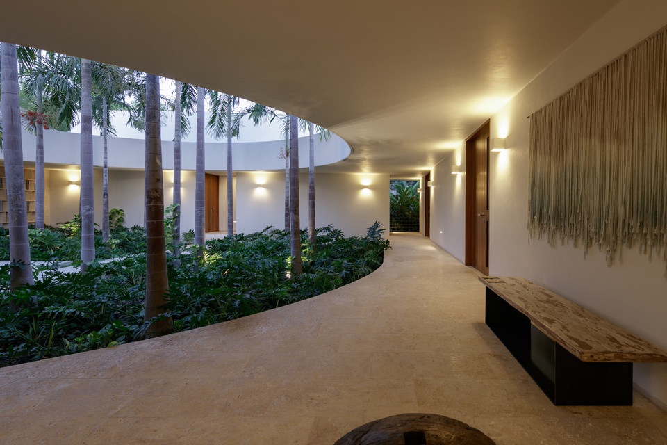 Chiêm ngưỡng dinh thự độc đáo sở hữu cả “ốc đảo” ngay giữa nhà - 14 Chiêm ngưỡng dinh thự độc đáo sở hữu cả “ốc đảo” ngay giữa nhà - 14