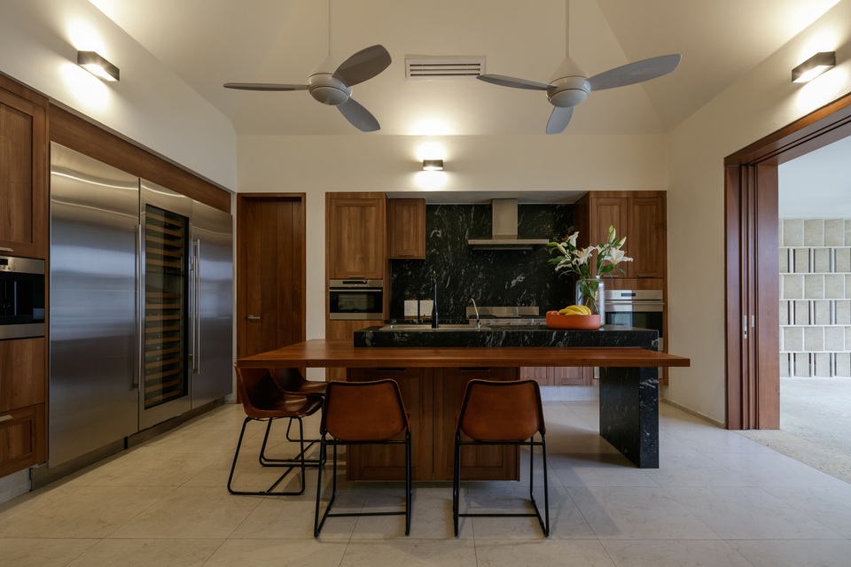 Chiêm ngưỡng dinh thự độc đáo sở hữu cả “ốc đảo” ngay giữa nhà - 10 Chiêm ngưỡng dinh thự độc đáo sở hữu cả “ốc đảo” ngay giữa nhà - 10