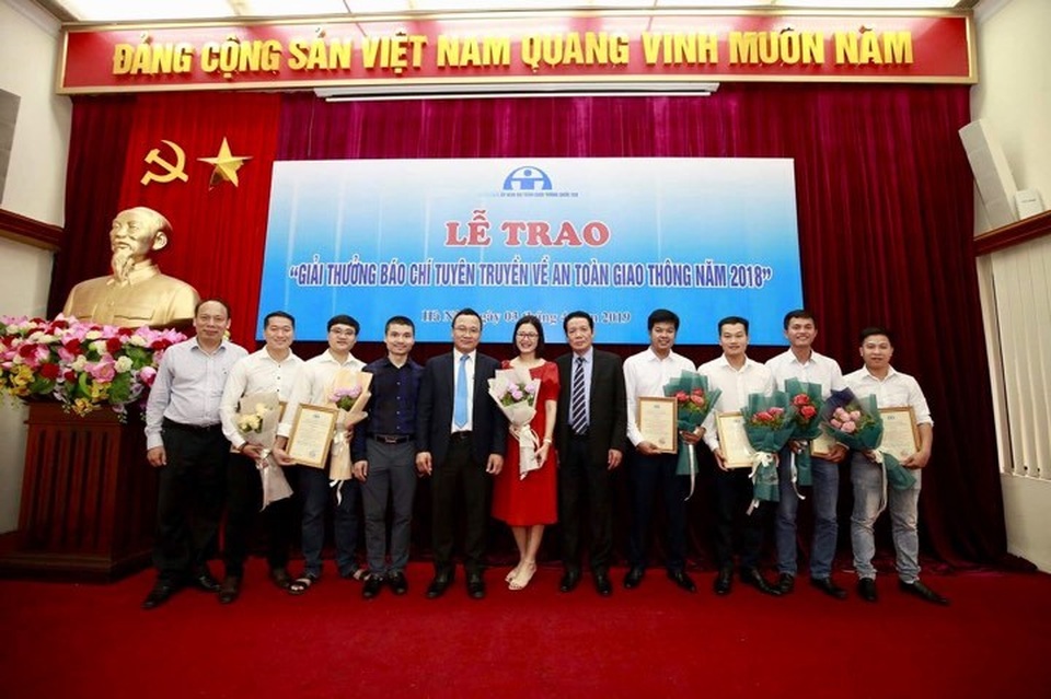 Phóng viên Dân trí đoạt giải Nhì báo chí quốc gia về an toàn giao thông - 2 Phóng viên Dân trí đoạt giải Nhì báo chí quốc gia về an toàn giao thông - 2
