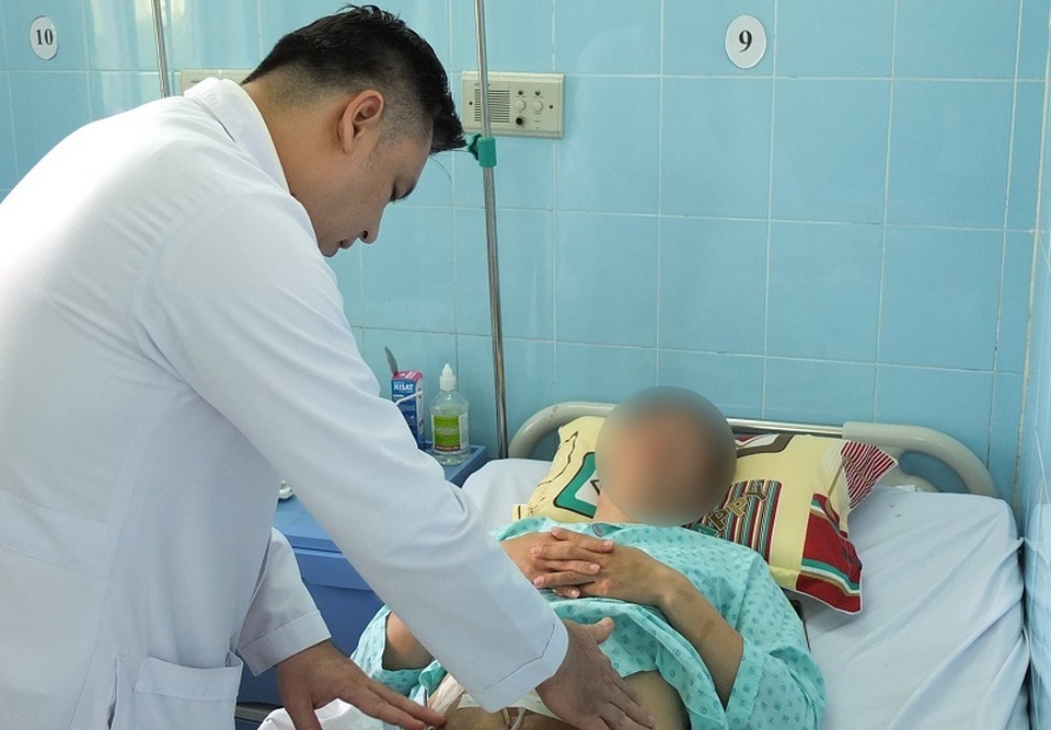 Tái tạo niệu đạo giúp bệnh nhân thoát cảnh mang “toilet di động” - 1 Tái tạo niệu đạo giúp bệnh nhân thoát cảnh mang “toilet di động” - 1