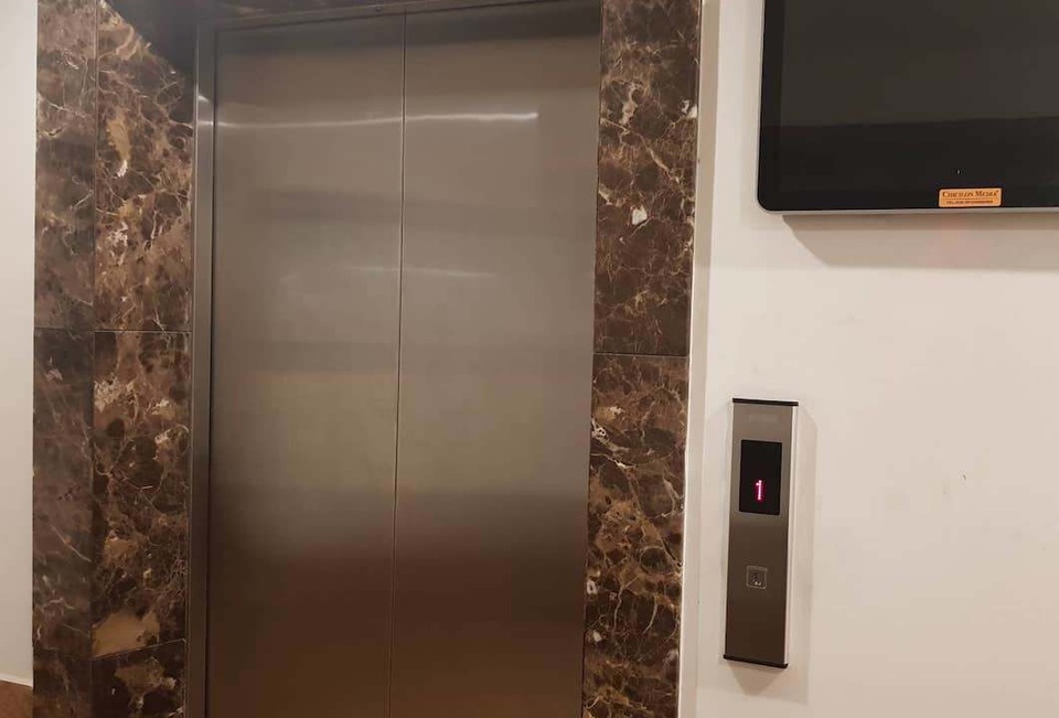 Công an triệu tập người đàn ông sàm sỡ bé gái thang máy lên làm việc Công an triệu tập người đàn ông sàm sỡ bé gái thang máy lên làm việc