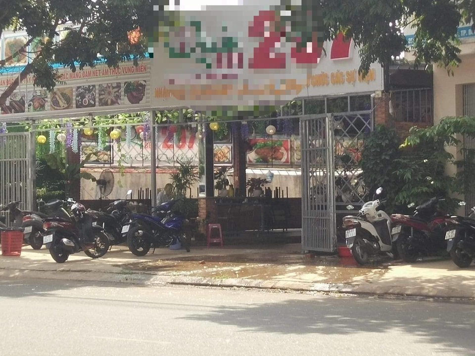 Nhóm thanh niên hỗn chiến, nổ súng giữa quán nhậu - 1