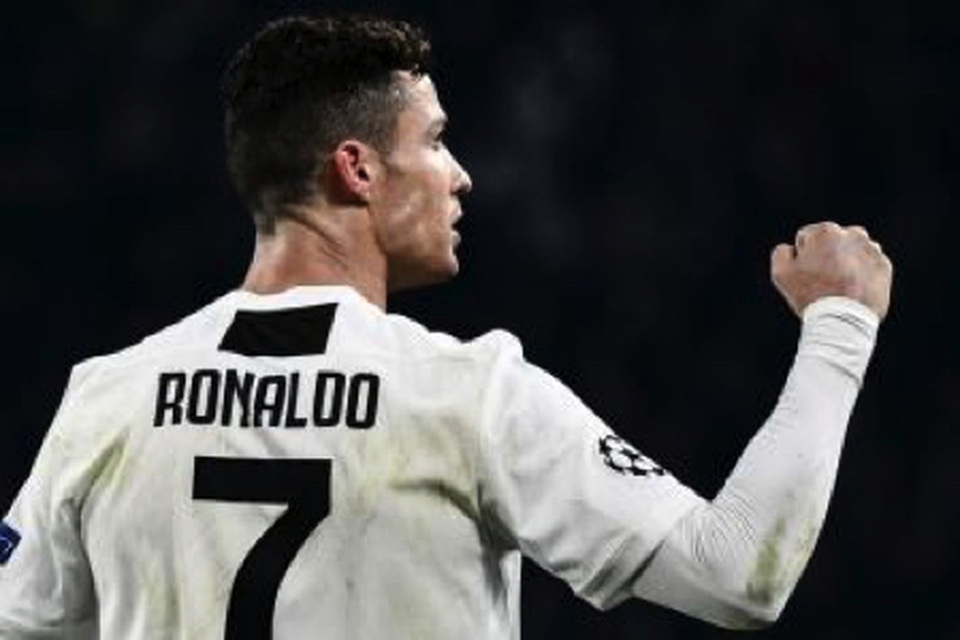 Nghỉ thi đấu do chấn thương, C.Ronaldo tranh thủ làm ông chủ bán bánh - 1 Nghỉ thi đấu do chấn thương, C.Ronaldo tranh thủ làm ông chủ bán bánh - 1