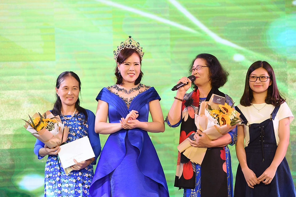 Mrs Vietnam Trần Hiền phẫn nộ vì bé gái bị quấy rối trong thang máy - 2 Mrs Vietnam Trần Hiền phẫn nộ vì bé gái bị quấy rối trong thang máy - 2