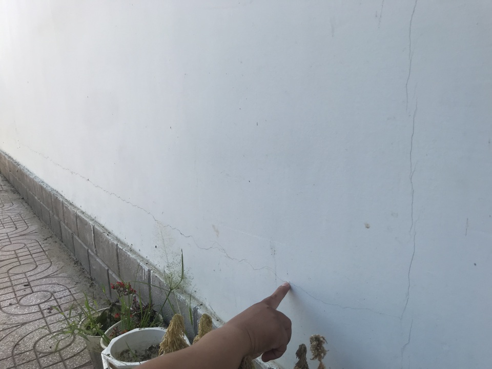 Quảng Ngãi: Vì đâu trường mầm non hàng chục tỷ đồng mới sử dụng đã hỏng? - 2 Quảng Ngãi: Vì đâu trường mầm non hàng chục tỷ đồng mới sử dụng đã hỏng? - 2