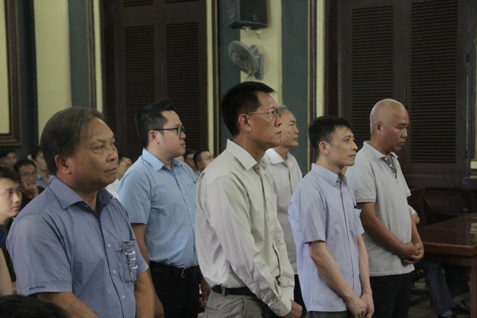 Cán bộ hải quan Cát Lái nhận hối lộ - 1 Cán bộ hải quan Cát Lái nhận hối lộ - 1