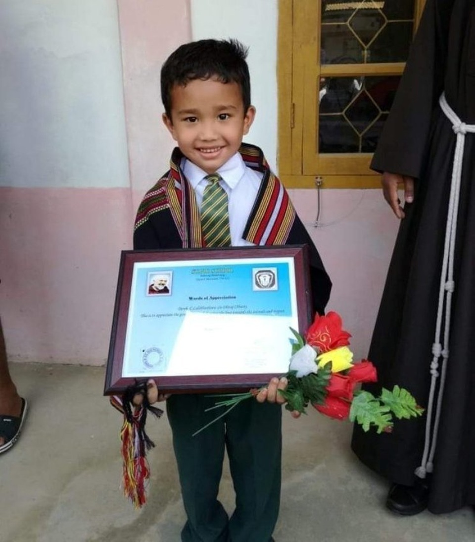 Hai bé thơ khiến người lớn tin rằng “cuộc đời không chỉ toàn chuyện xấu xa” - 4