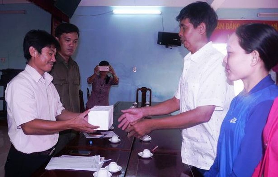 Vẫn chưa tìm ra chủ nhân của 3 cây vàng bỏ quên trong bao lúa - 2 Vẫn chưa tìm ra chủ nhân của 3 cây vàng bỏ quên trong bao lúa - 2