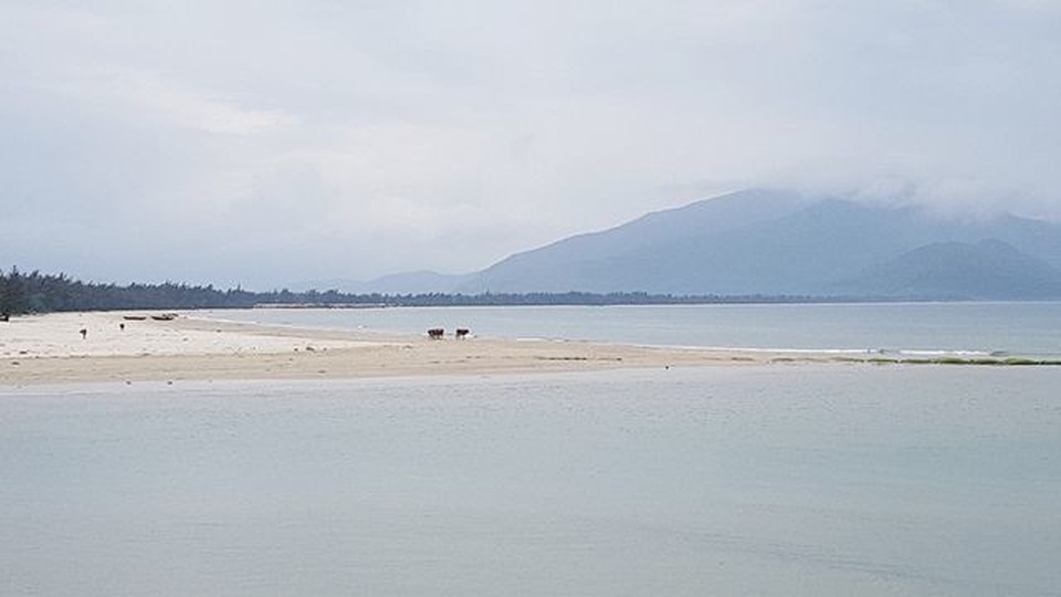 Nam thanh niên nghi giao cấu với bé gái 14 tuổi ở bãi biển - 1 Nam thanh niên nghi giao cấu với bé gái 14 tuổi ở bãi biển - 1