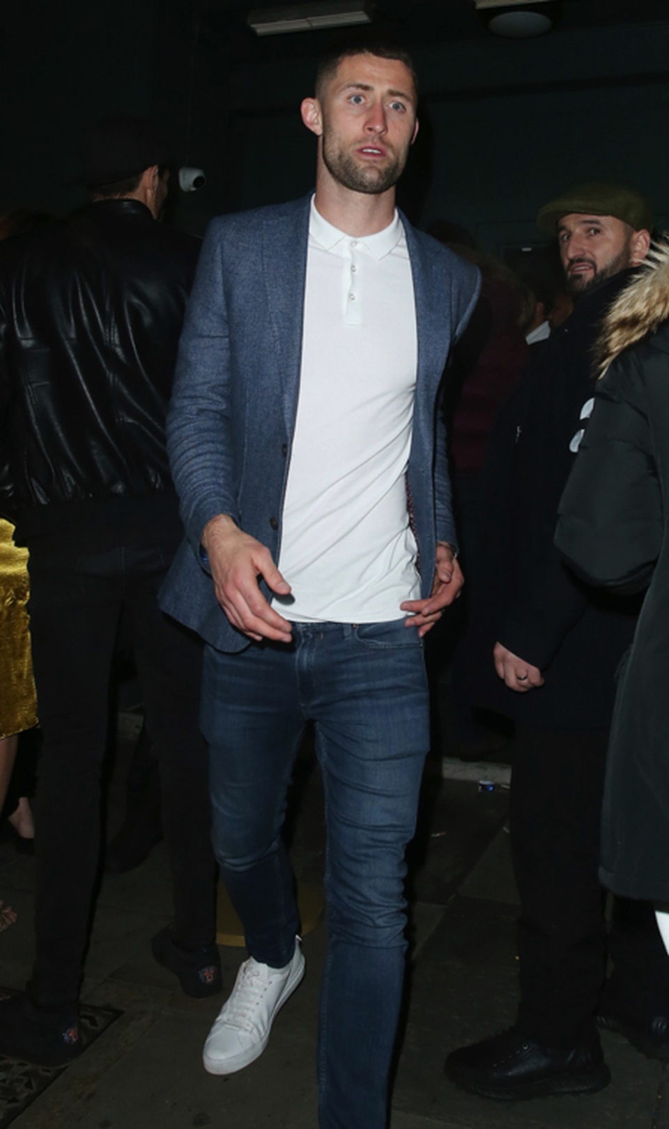 Cầu thủ Chelsea bị “khui” ảnh thác loạn bên dàn mỹ nhân bốc lửa - 4 Cầu thủ Chelsea bị “khui” ảnh thác loạn bên dàn mỹ nhân bốc lửa - 4