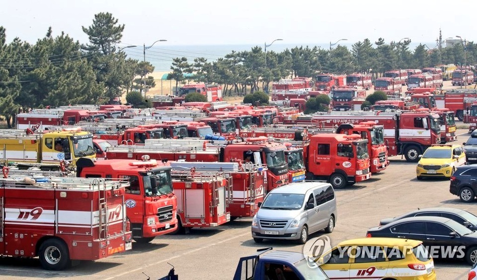 Miền đông Hàn Quốc chìm trong biển lửa cháy rừng - 3 Miền đông Hàn Quốc chìm trong biển lửa cháy rừng - 3