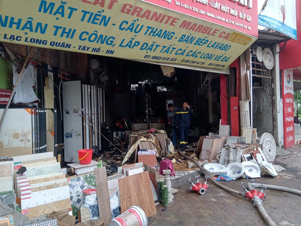 Quán thịt chó bất ngờ bốc cháy dữ dội - 4 Quán thịt chó bất ngờ bốc cháy dữ dội - 4