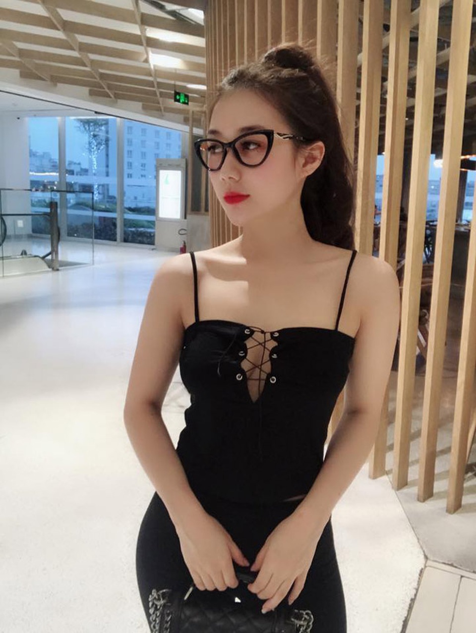 Chỉ cao vỏn vẹn 1m53, cô gái Đắk Lắk vẫn siêu nóng bỏng - 15 Chỉ cao vỏn vẹn 1m53, cô gái Đắk Lắk vẫn siêu nóng bỏng - 15