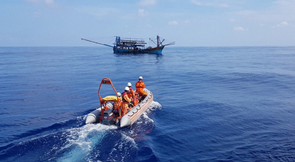 Cứu hộ thuyền trưởng bị dập nát bàn tay trên vùng biển Hoàng Sa - 2