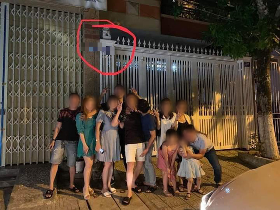 Tranh cãi việc người dân rủ nhau check-in” trước nhà cựu Phó viện trưởng VKS sàm sỡ bé gái - 2 Tranh cãi việc người dân rủ nhau check-in” trước nhà cựu Phó viện trưởng VKS sàm sỡ bé gái - 2