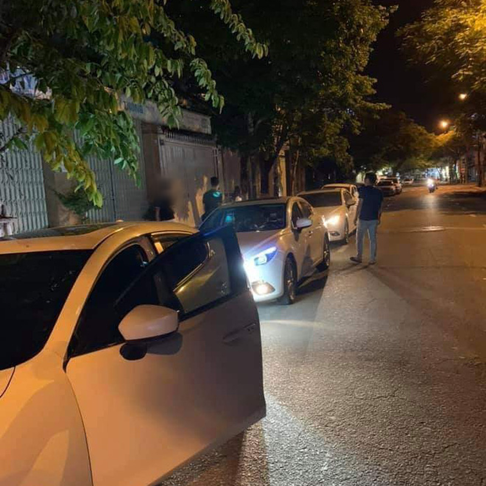 Tranh cãi việc người dân rủ nhau check-in” trước nhà cựu Phó viện trưởng VKS sàm sỡ bé gái - 4 Tranh cãi việc người dân rủ nhau check-in” trước nhà cựu Phó viện trưởng VKS sàm sỡ bé gái - 4