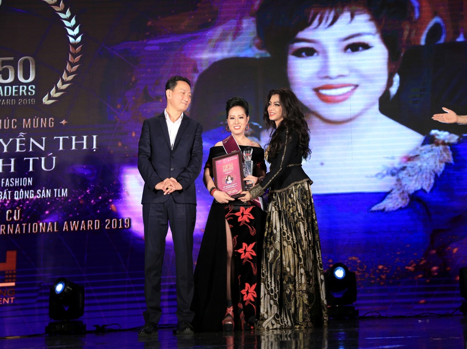 “Phượng Hoàng” bất động sản Thanh Tú đạt giải top 50 nữ lãnh đạo toàn cầu 2019 - 1 “Phượng Hoàng” bất động sản Thanh Tú đạt giải top 50 nữ lãnh đạo toàn cầu 2019 - 1