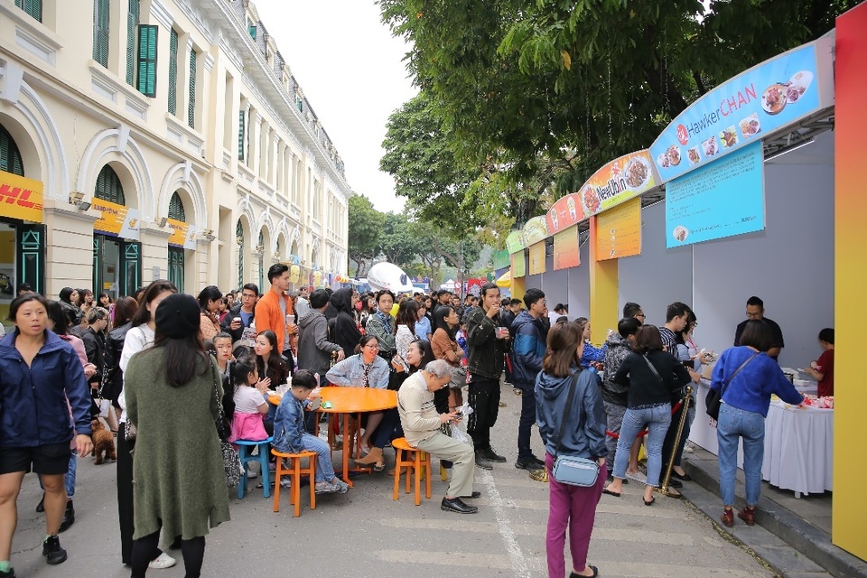 Lễ hội Singapore đầu tiên tại Việt Nam thu hút hàng ngàn người dân phía Bắc - 5 Lễ hội Singapore đầu tiên tại Việt Nam thu hút hàng ngàn người dân phía Bắc - 5