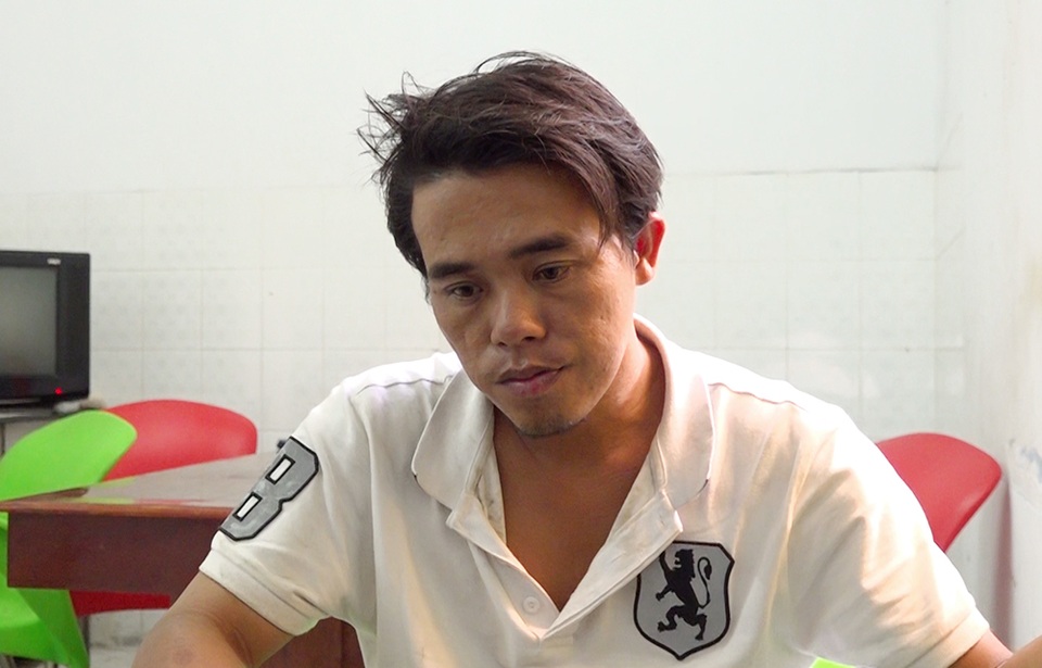 Trộm tài sản xong, chui xuống gầm giường trốn bị chủ nhà bắt giữ - 1