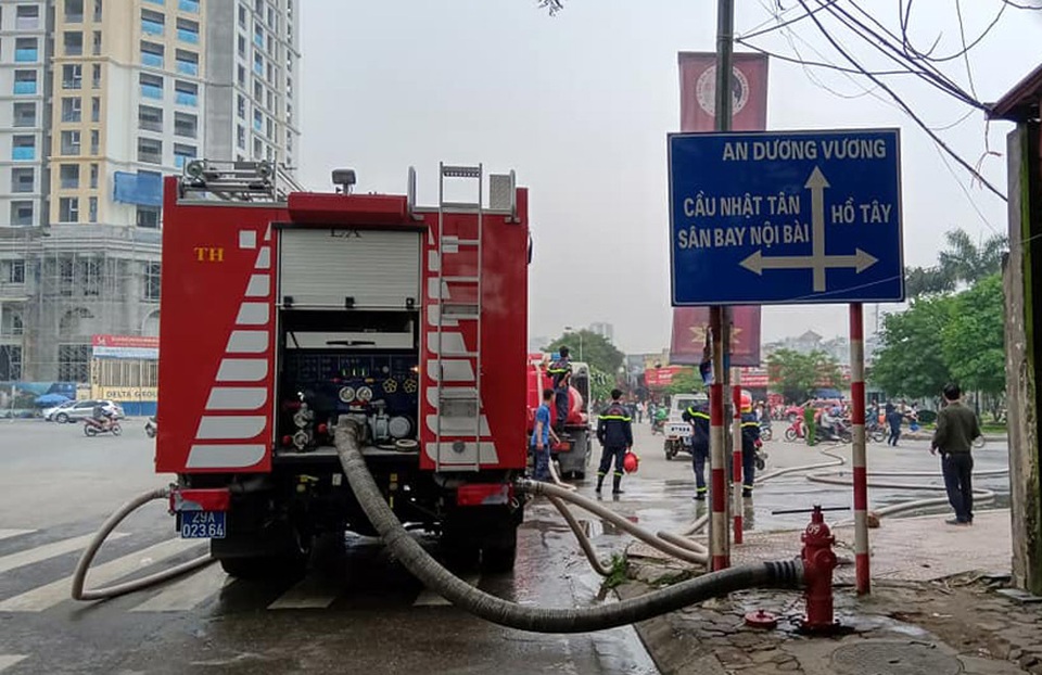 Quán thịt chó bất ngờ bốc cháy dữ dội - 2 Quán thịt chó bất ngờ bốc cháy dữ dội - 2