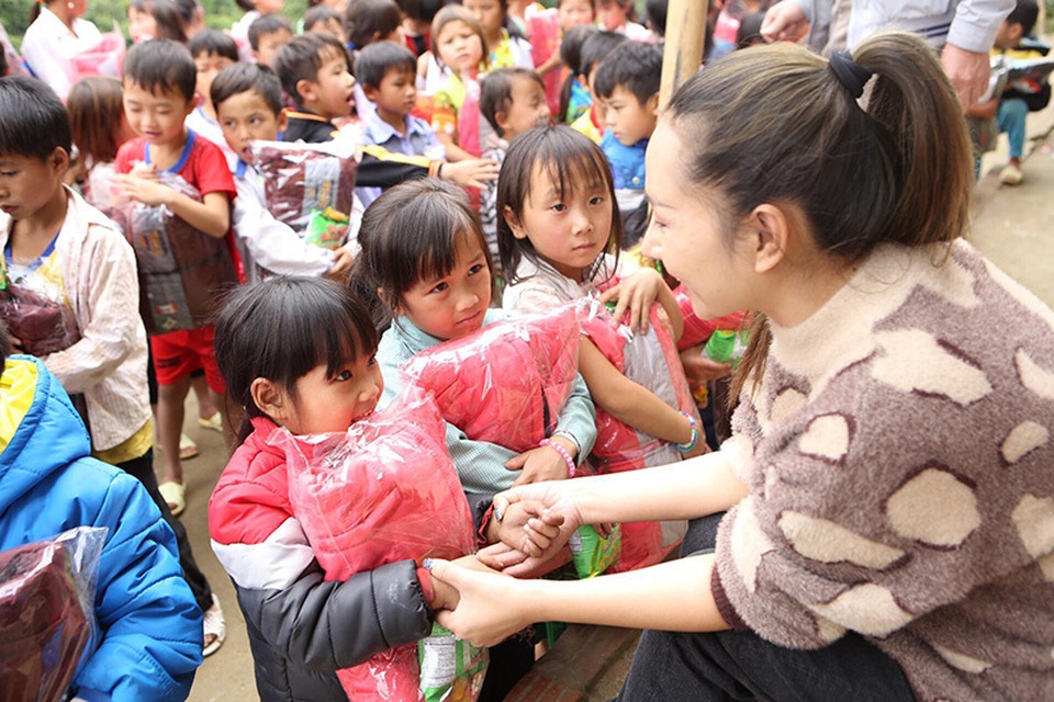Hằng Lê – Nhà sáng lập thương hiệu YHL: “Tôi muốn lan tỏa giá trị nhân ái đến với cộng đồng” - 4 Hằng Lê – Nhà sáng lập thương hiệu YHL: “Tôi muốn lan tỏa giá trị nhân ái đến với cộng đồng” - 4