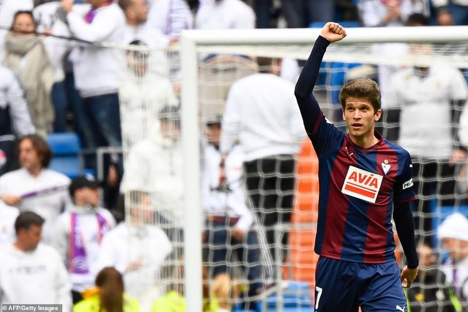 Benzema giúp Real Madrid thắng trận thứ ba thời HLV Zidane - 1