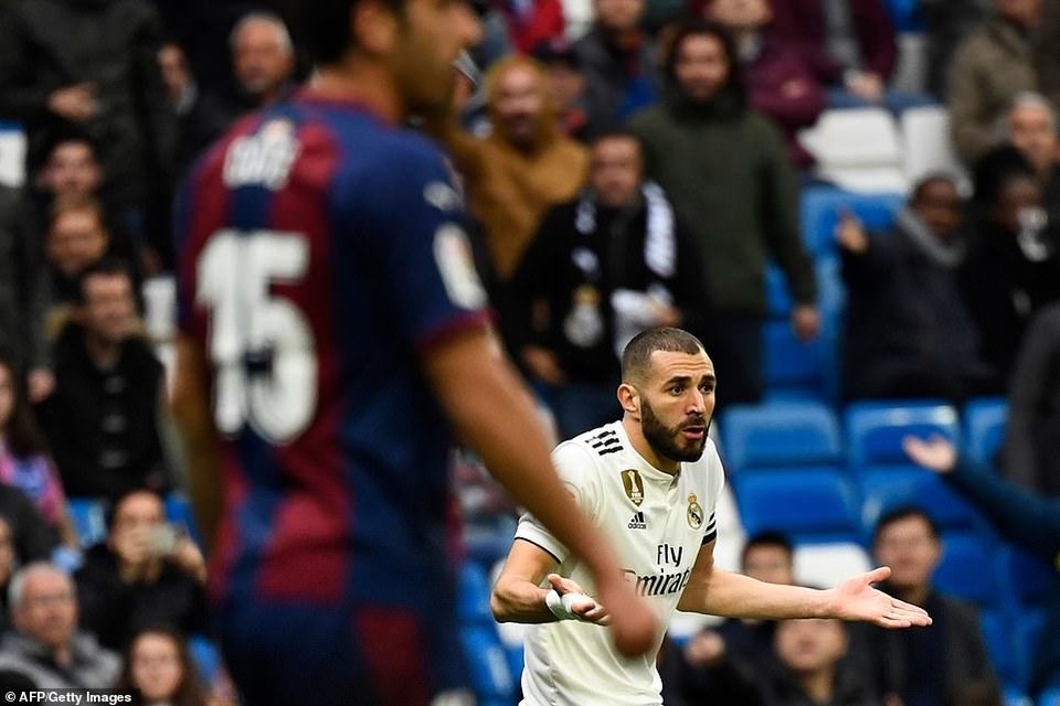 Benzema giúp Real Madrid thắng trận thứ ba thời HLV Zidane - 6