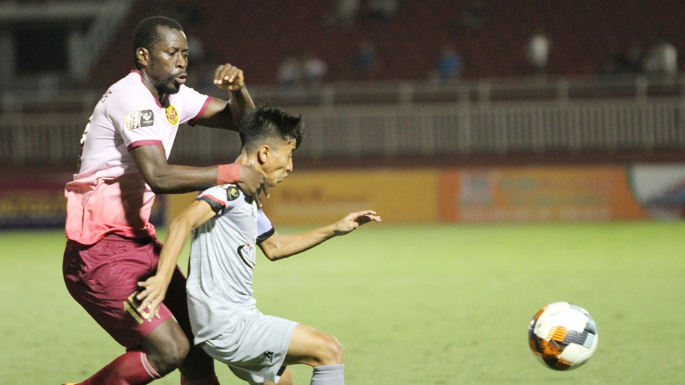 Đội đầu bảng TPHCM đứt mạch toàn thắng tại V-League - 2 Đội đầu bảng TPHCM đứt mạch toàn thắng tại V-League - 2