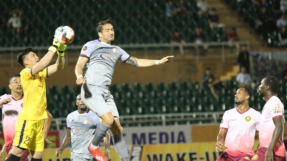 Đội đầu bảng TPHCM đứt mạch toàn thắng tại V-League - 5 Đội đầu bảng TPHCM đứt mạch toàn thắng tại V-League - 5