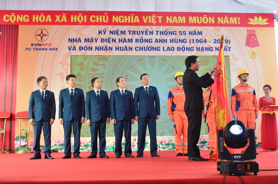 Công ty điện Thanh Hoá đón Huân chương Lao động hạng Nhất - 1 Công ty điện Thanh Hoá đón Huân chương Lao động hạng Nhất - 1