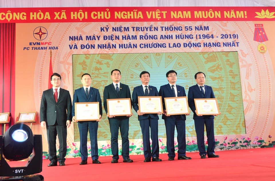 Công ty điện Thanh Hoá đón Huân chương Lao động hạng Nhất - 4 Công ty điện Thanh Hoá đón Huân chương Lao động hạng Nhất - 4