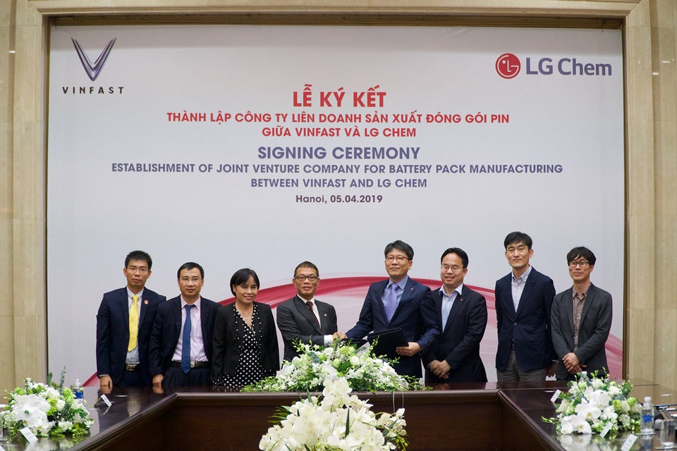 VinFast và LG Chem hợp tác thành lập liên doanh sản xuất pin - 1 VinFast và LG Chem hợp tác thành lập liên doanh sản xuất pin - 1