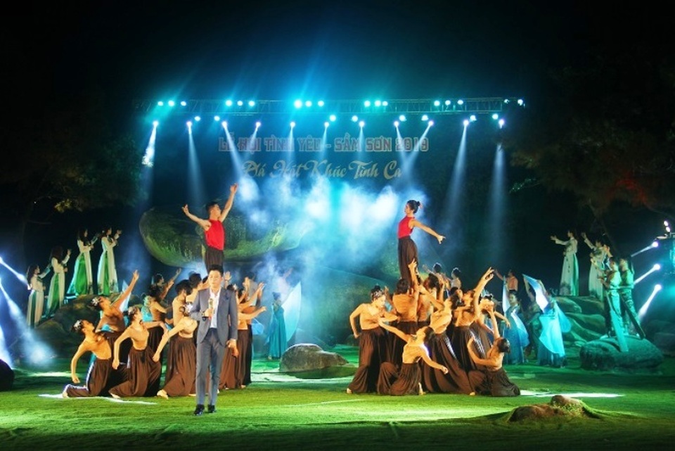 Tưng bừng lễ hội tình yêu hòn Trống Mái - 6