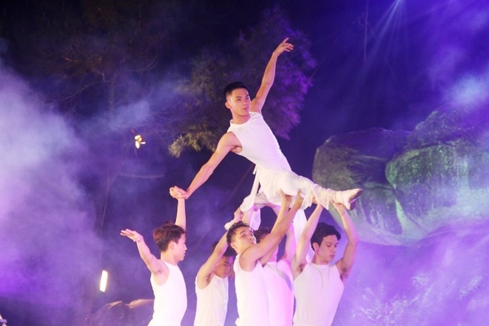 Tưng bừng lễ hội tình yêu hòn Trống Mái - 7