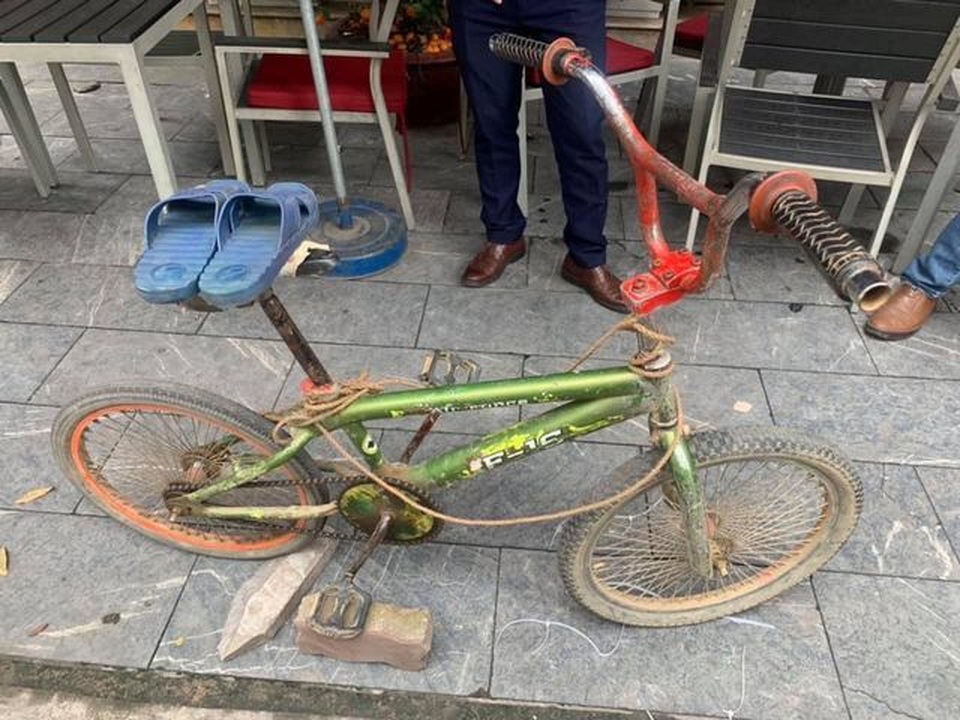 Chiếc xe đạp của “cậu bé Sơn La” được trả giá cao; Bào ngư cho giới nhà giàu rớt giá hơn nửa - 1 Chiếc xe đạp của “cậu bé Sơn La” được trả giá cao; Bào ngư cho giới nhà giàu rớt giá hơn nửa - 1