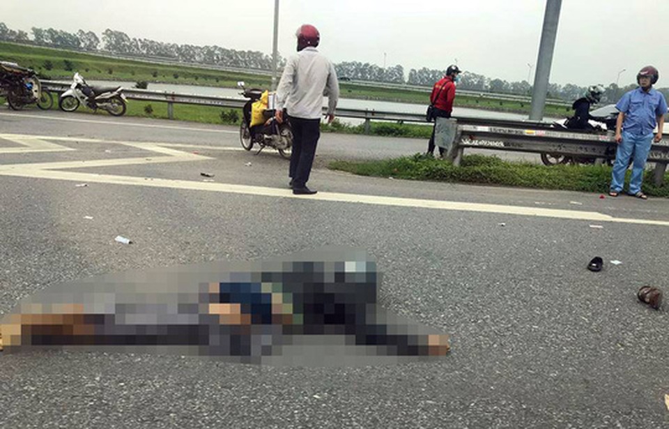 Cha mẹ đưa em gái đi khám bệnh bị tai nạn tử vong, 2 anh em sinh đôi 5 tuổi côi cút - 1 Cha mẹ đưa em gái đi khám bệnh bị tai nạn tử vong, 2 anh em sinh đôi 5 tuổi côi cút - 1