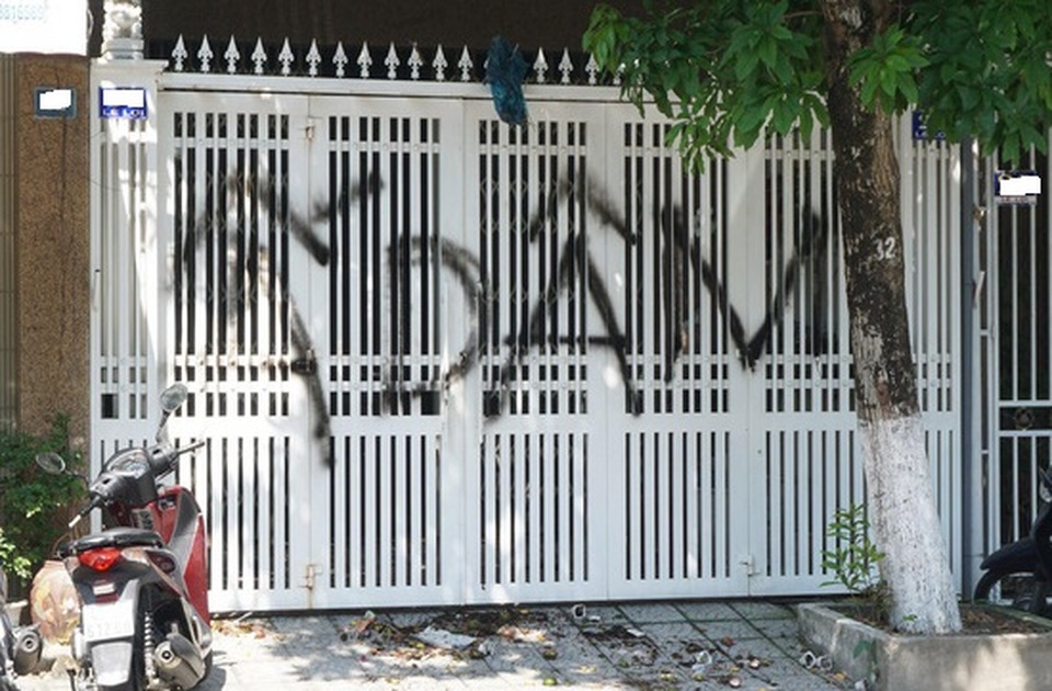 Chưa thể xem camera nhà ông Linh để tìm người vẽ chữ Ấ dâm - 2 Chưa thể xem camera nhà ông Linh để tìm người vẽ chữ Ấ dâm - 2