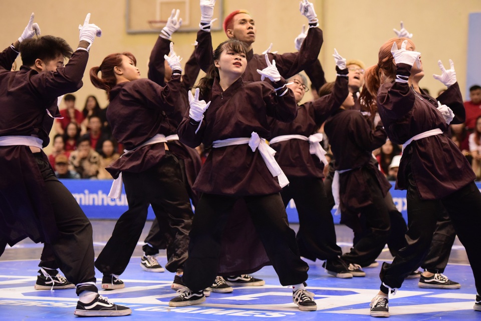 SV Phương Đông nhảy cực đỉnh chiến thắng Dance Battle, SV Thuỷ lợi vô địch Futsal - 1 SV Phương Đông nhảy cực đỉnh chiến thắng Dance Battle, SV Thuỷ lợi vô địch Futsal - 1
