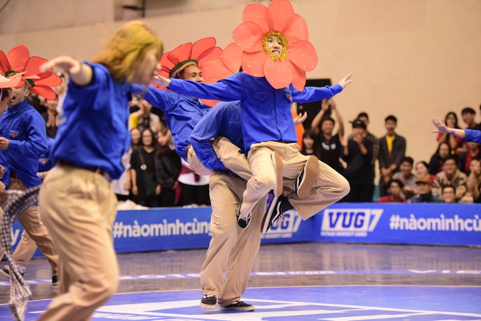SV Phương Đông nhảy cực đỉnh chiến thắng Dance Battle, SV Thuỷ lợi vô địch Futsal - 2 SV Phương Đông nhảy cực đỉnh chiến thắng Dance Battle, SV Thuỷ lợi vô địch Futsal - 2