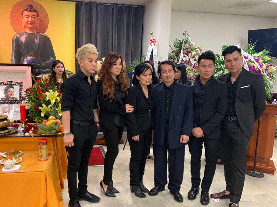 Nghệ sĩ Bảo Quốc, Hương Lan, Thu Phương… đến viếng Anh Vũ ở Mỹ - 6 Nghệ sĩ Bảo Quốc, Hương Lan, Thu Phương… đến viếng Anh Vũ ở Mỹ - 6