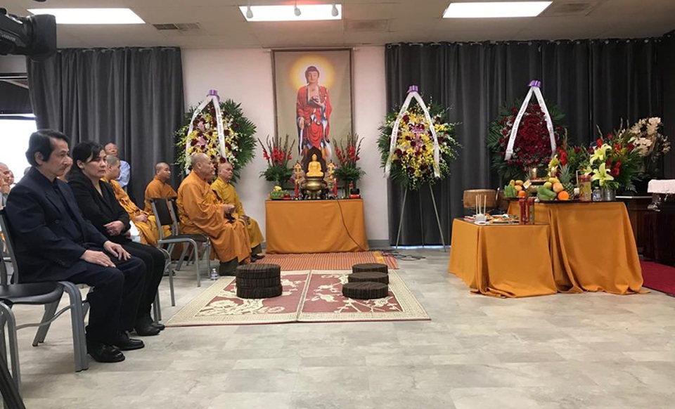 Nghệ sĩ Bảo Quốc, Hương Lan, Thu Phương… đến viếng Anh Vũ ở Mỹ - 4 Nghệ sĩ Bảo Quốc, Hương Lan, Thu Phương… đến viếng Anh Vũ ở Mỹ - 4
