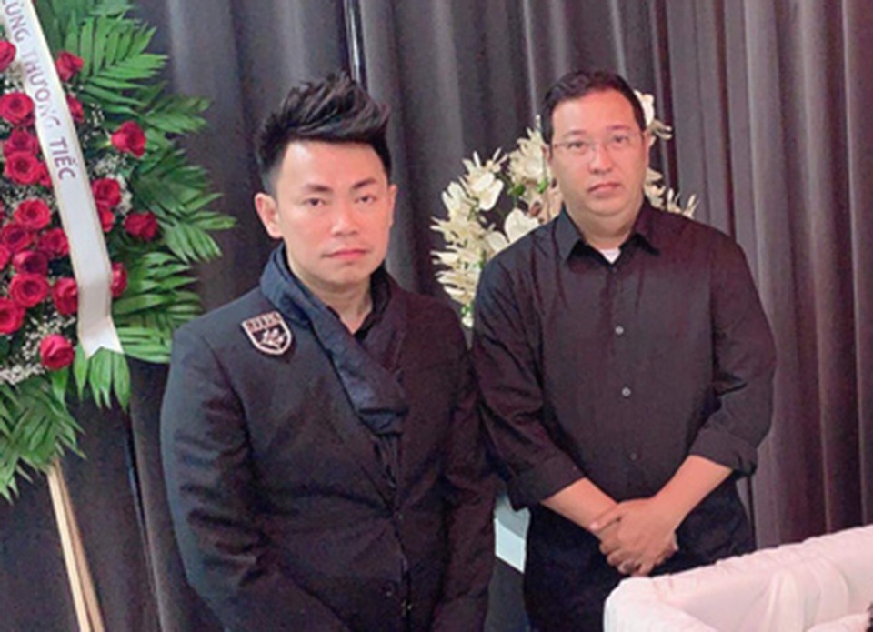 Nghệ sĩ Bảo Quốc, Hương Lan, Thu Phương… đến viếng Anh Vũ ở Mỹ - 17 Nghệ sĩ Bảo Quốc, Hương Lan, Thu Phương… đến viếng Anh Vũ ở Mỹ - 17